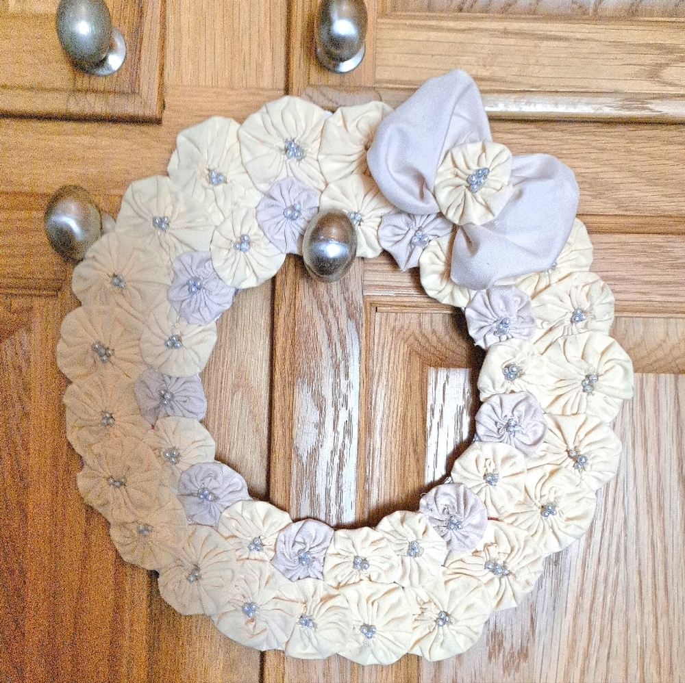 Cute Little Yo Yo Wreath 11"